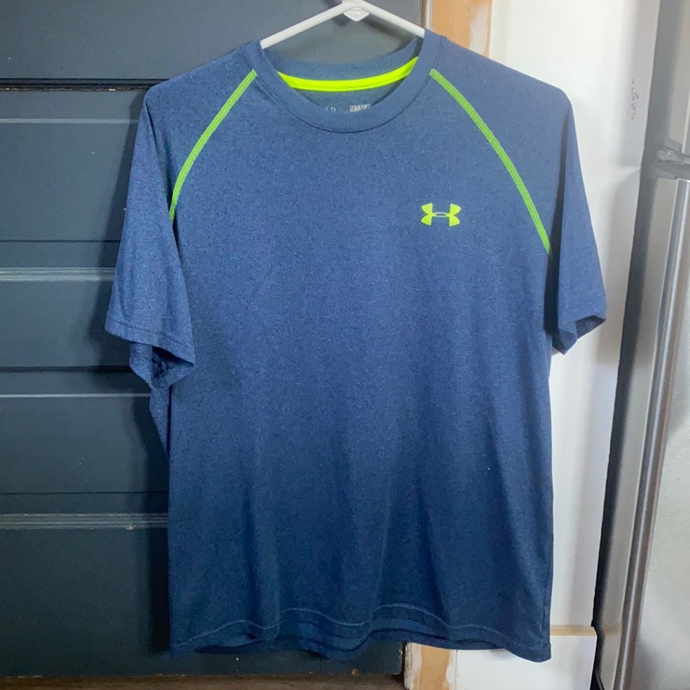 Men’s medium Under Armour t-shirt